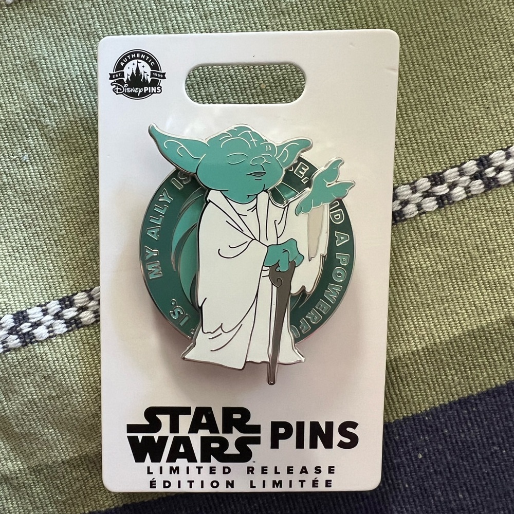NWT Disney Star Wars Pin